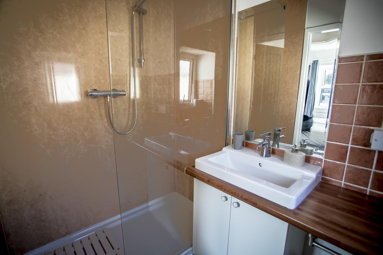 Waters Edge Holiday Apartments Benllech Buitenkant foto